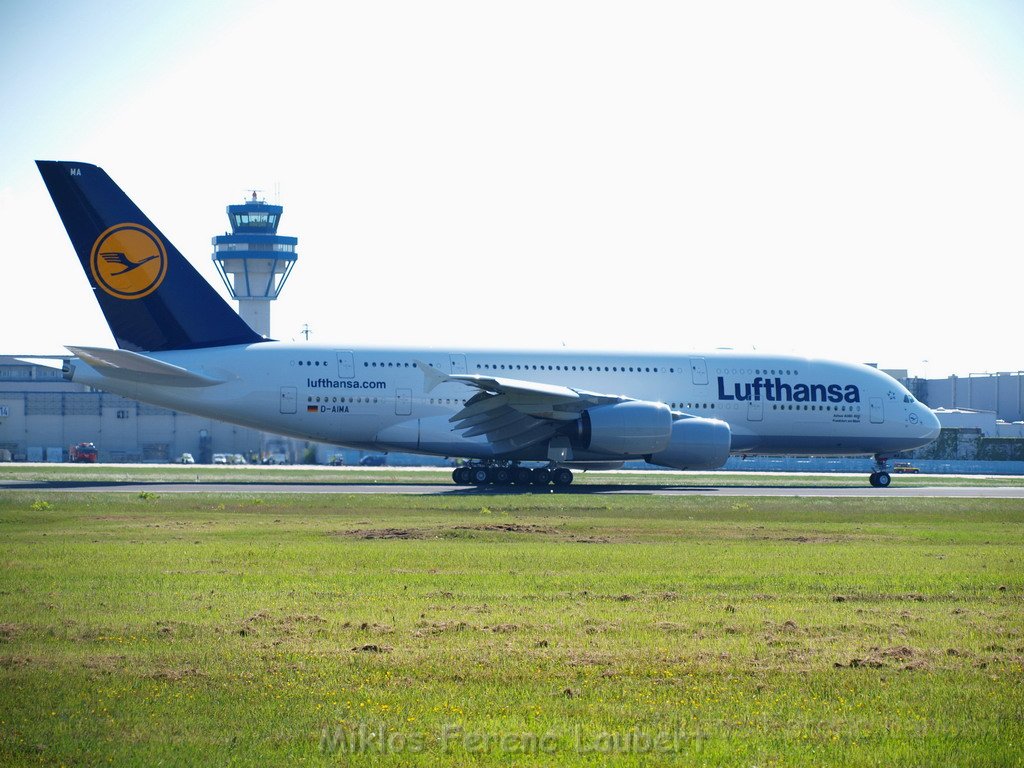 Lufthansa Airbus A 380 zu Besuch Flughafen Koeln Bonn P002.JPG